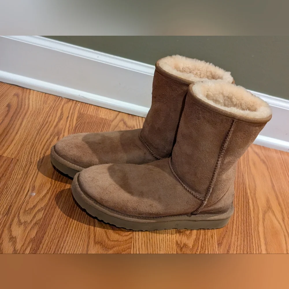 UGG Classic Short II